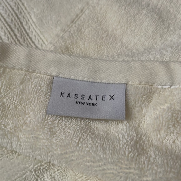 Kassatex bundle of 3 hand towels - Picture 2 of 5